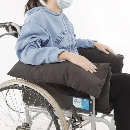 Verstellbares, weiches und rutschfestes Rollstoelkissen für Rückenlehne – Komfort und Unterstützung für ältere Patienten